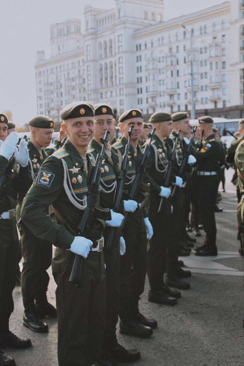 О ночных репетициях, закулисье парада Великой Победы и удачных кадрах —  София Герасимова, фотограф и искусствовед РУДН